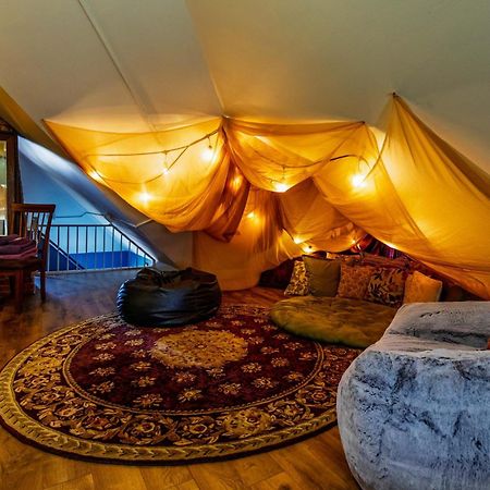 Centrally Located With Lake Views Берлингтон Экстерьер фото