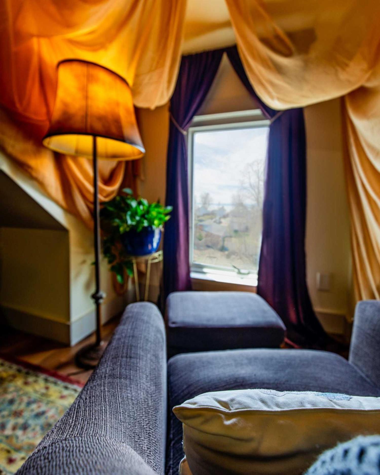 Centrally Located With Lake Views Берлингтон Экстерьер фото